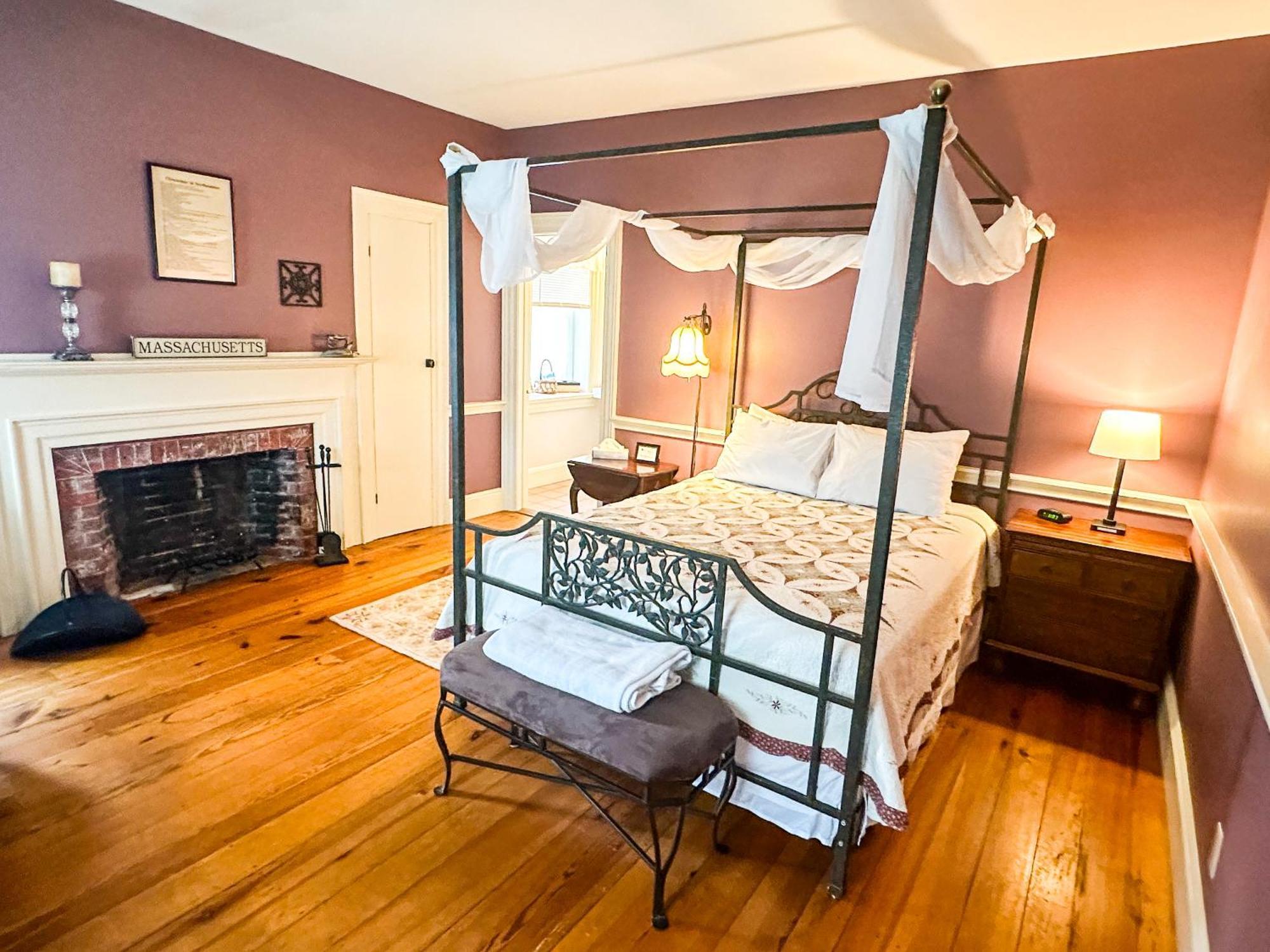 The Black Walnut Inn Amherst Ngoại thất bức ảnh