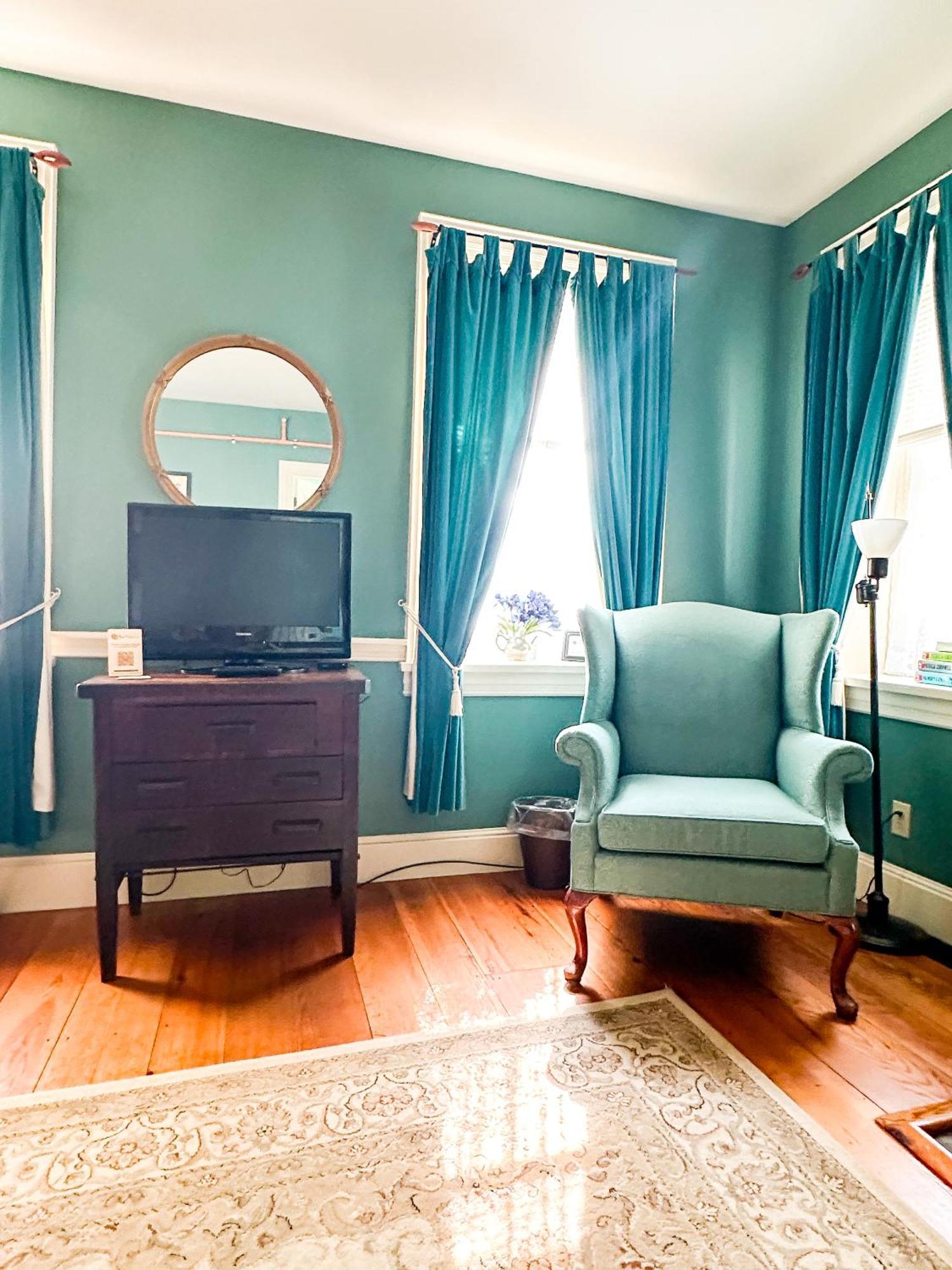 The Black Walnut Inn Amherst Ngoại thất bức ảnh