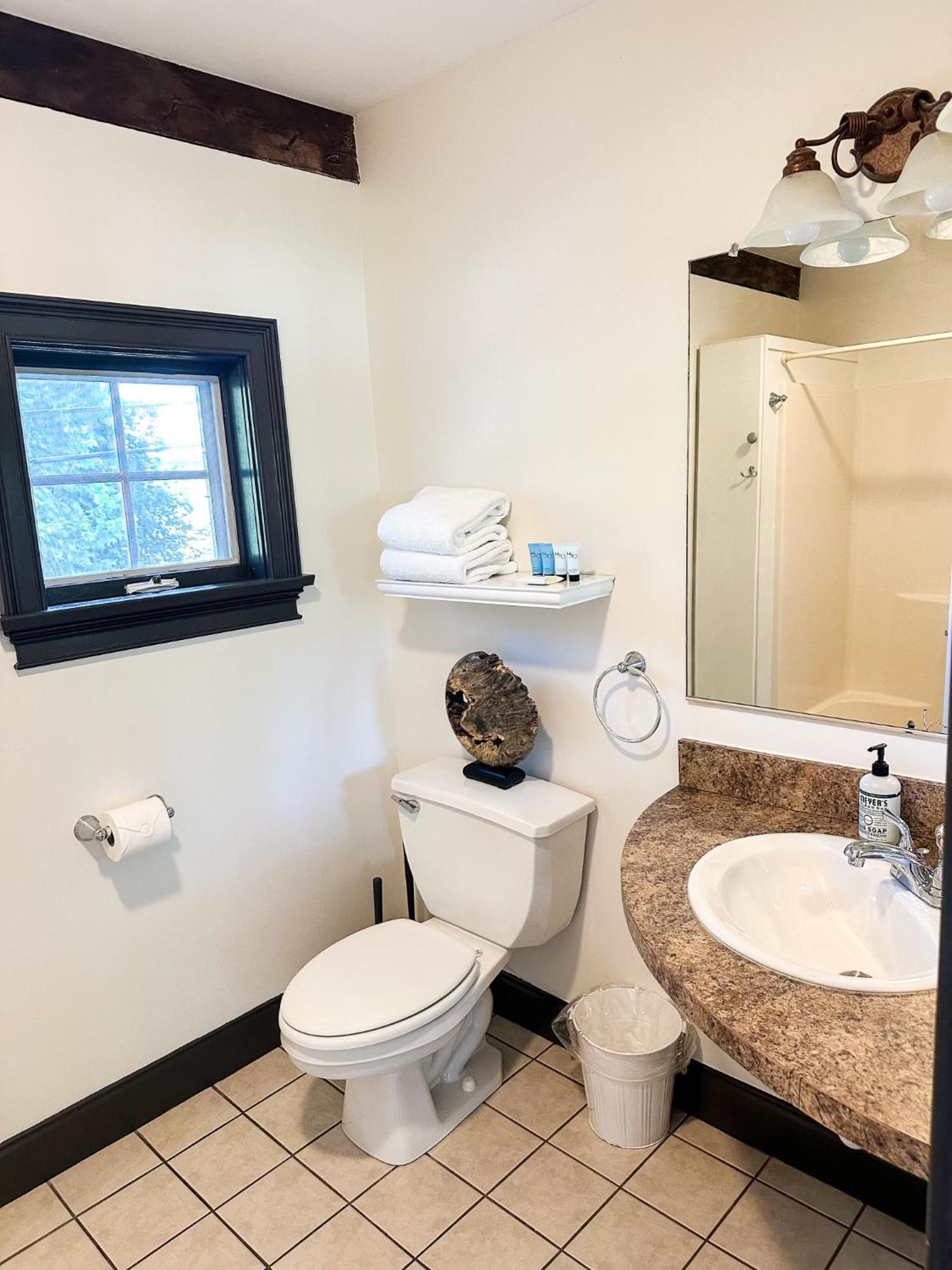 The Black Walnut Inn Amherst Ngoại thất bức ảnh