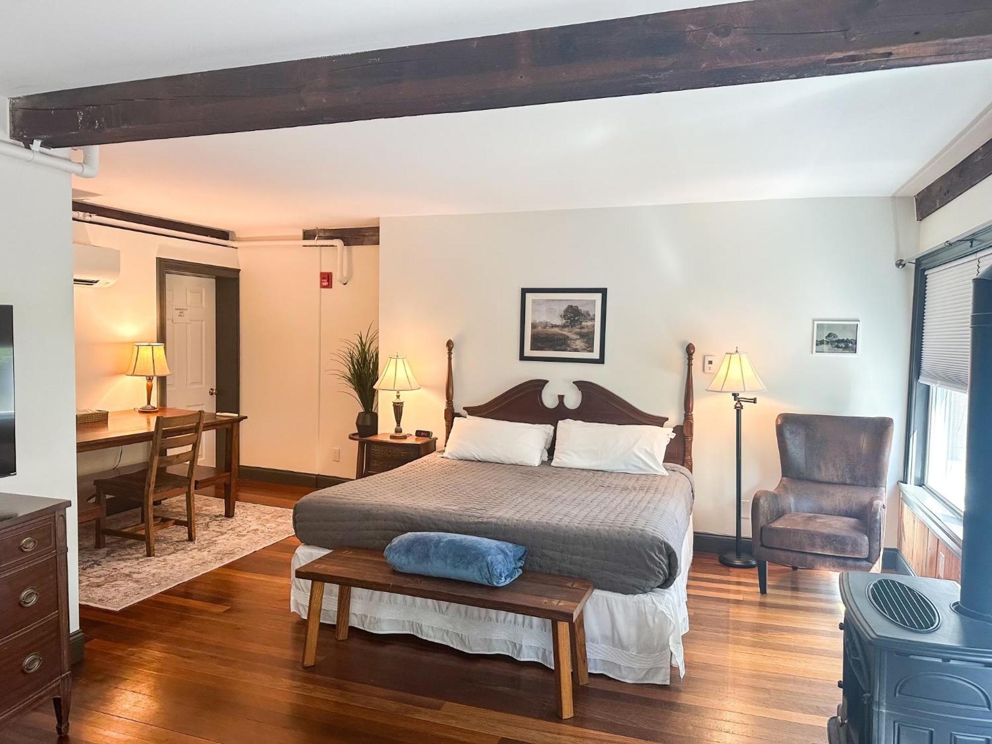 The Black Walnut Inn Amherst Ngoại thất bức ảnh