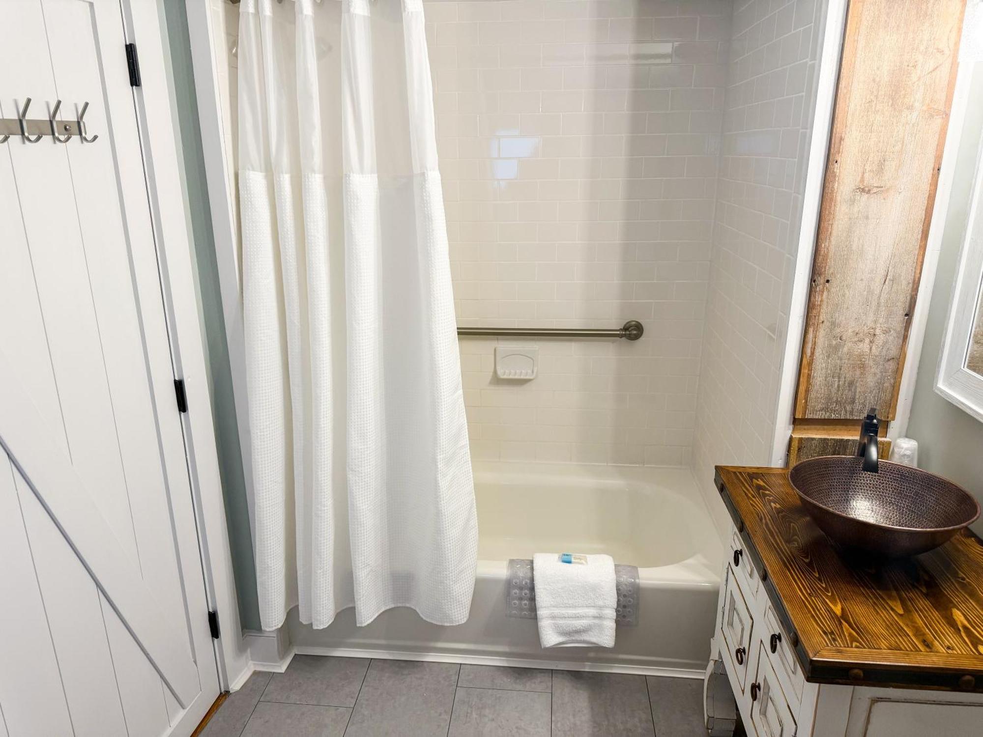The Black Walnut Inn Amherst Ngoại thất bức ảnh