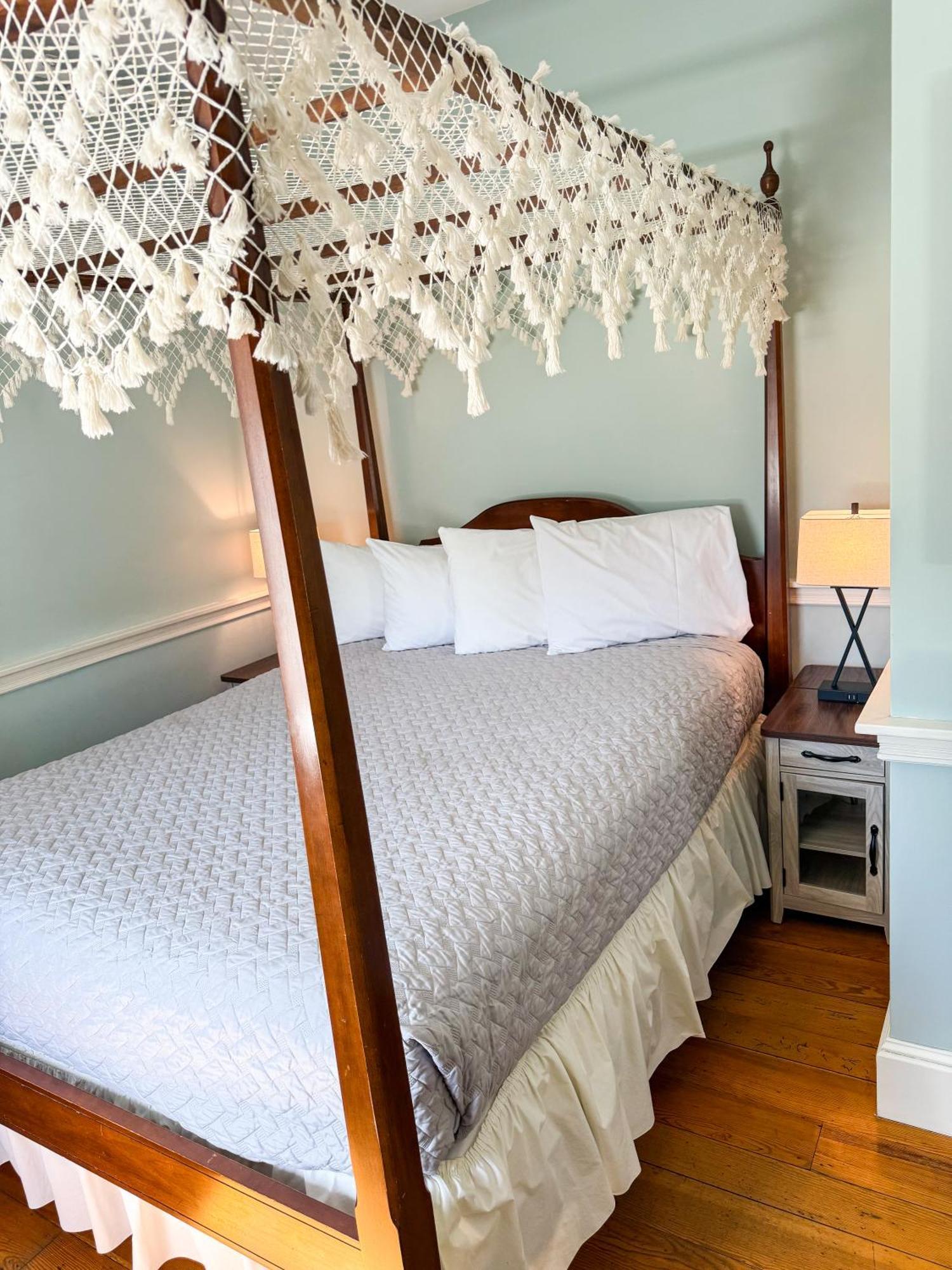 The Black Walnut Inn Amherst Ngoại thất bức ảnh