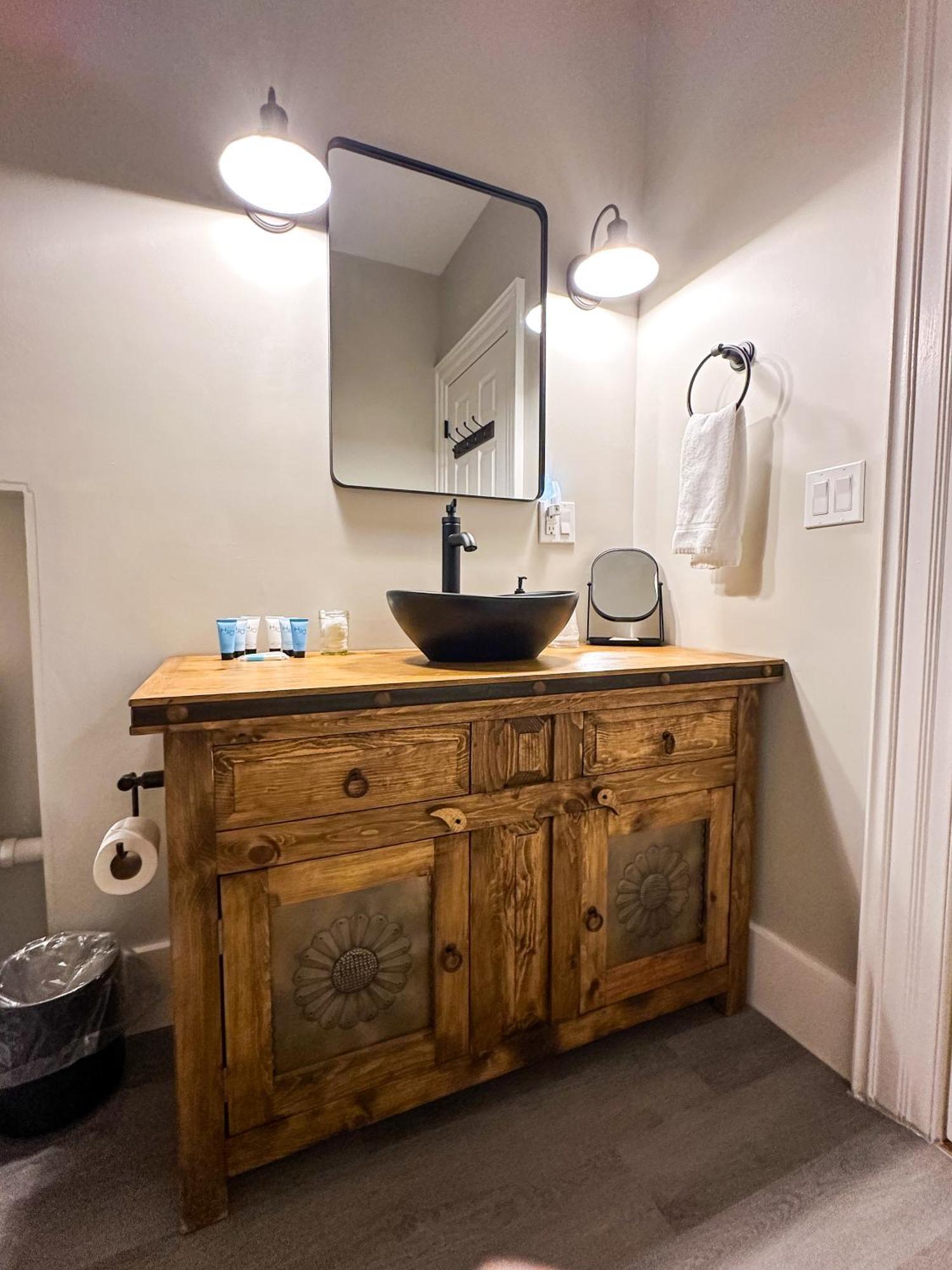 The Black Walnut Inn Amherst Ngoại thất bức ảnh